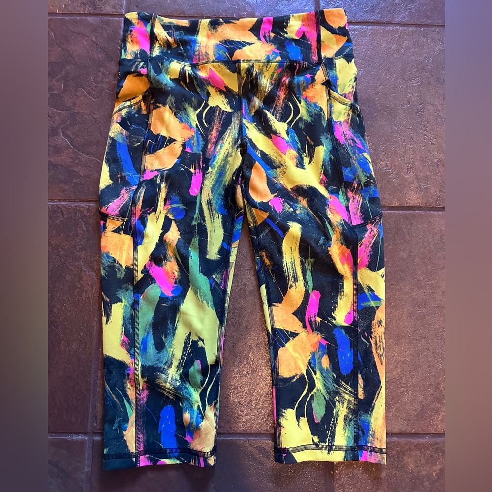 Invigorate high rise crop 17” LIKE NEW size 8
